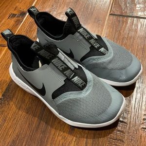 Nike boys flex runner size 1.5 running shoes